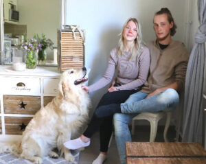 Milla ja Kim sekä kultainennoutaja Casper ovat viihtyneet hyvin Jämsässä. Ehkä joku päivä myös pysyvä koti sijaitsee täällä